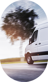 Oval mit Ausschnitt fahrendem Transporter – Wissen für Händler zu ABL Ladelösungen
