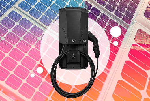 Produkt Wallbox eMH1 mit Ladekabel auf Montageplatte mit Kabelhalter mit Wahlschalter vor Solarzellen | ABL eMobility
