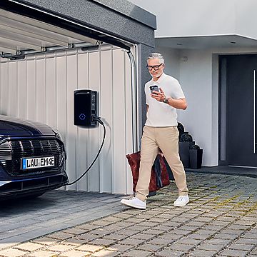 Wallbox eM4 Single auf privatem Parkplatz